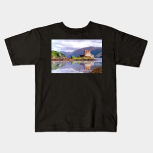 Eilean Donan Castle , the Highlands , Scotland Kids T-Shirt